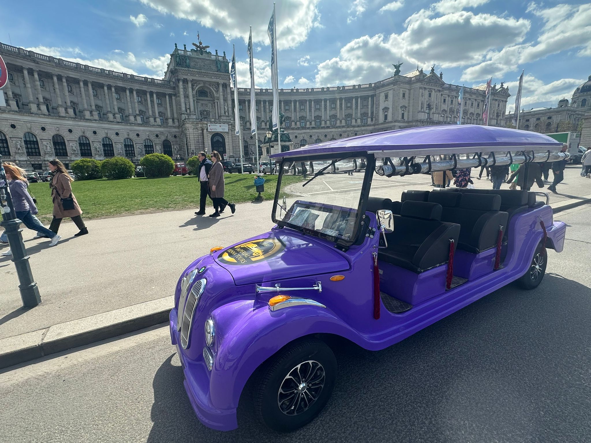 Imperial Vienna Tours Sightseeing tram ride along Ringstraße as part of Imperial Vienna Tours<br />
Vienna Electric Oldtimer Tours
